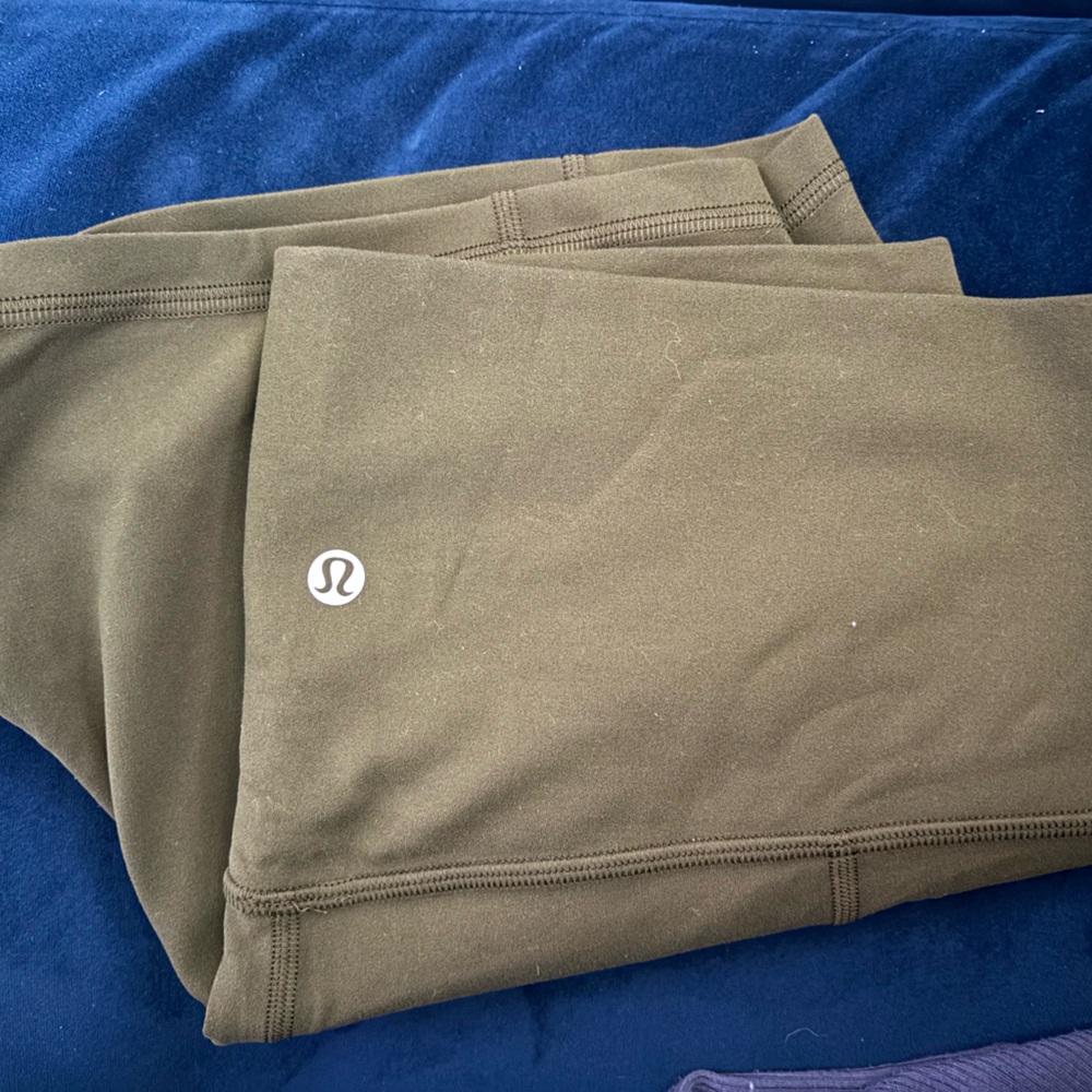 Lululemon Olive Align Shorts 4” - Picture 4 of 4